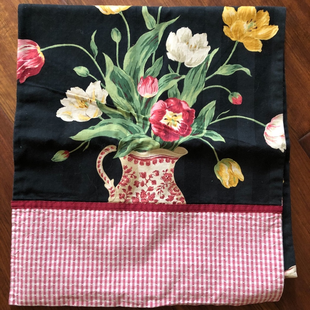 Beautiful Table Runner - Picture 3 of 3